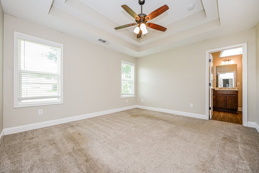 Building Photo - 320 Woodland Ridge Cir
