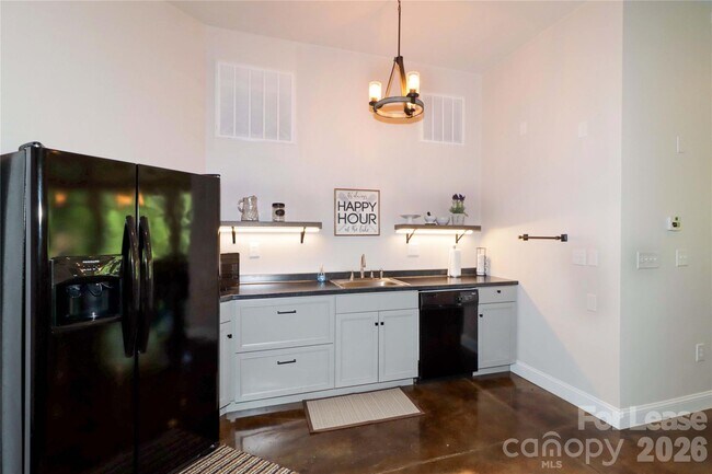 Building Photo - 111 Farmington Ln