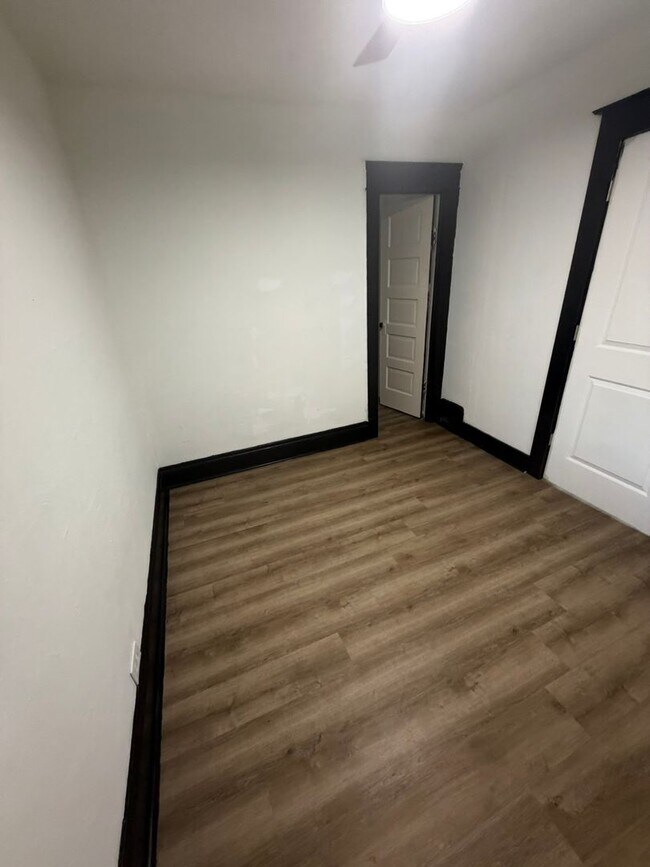 Building Photo - 2791 E 127th St