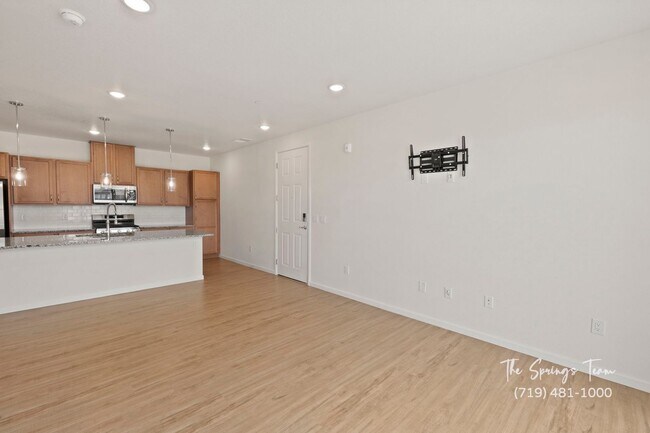 Building Photo - MODERN LUXURY 2BD/2BA/2CAR CONDO in Briargate