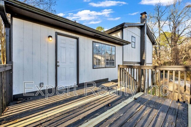 Building Photo - 624 Cresap Cir NE