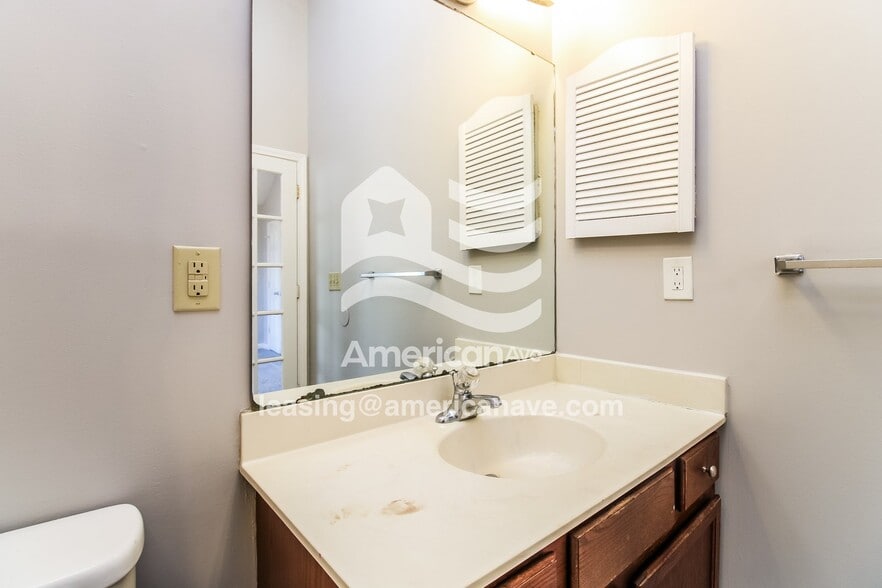 Building Photo - 220 Risdon Way