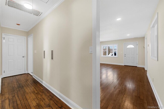 Building Photo - 913 Parkway Pl