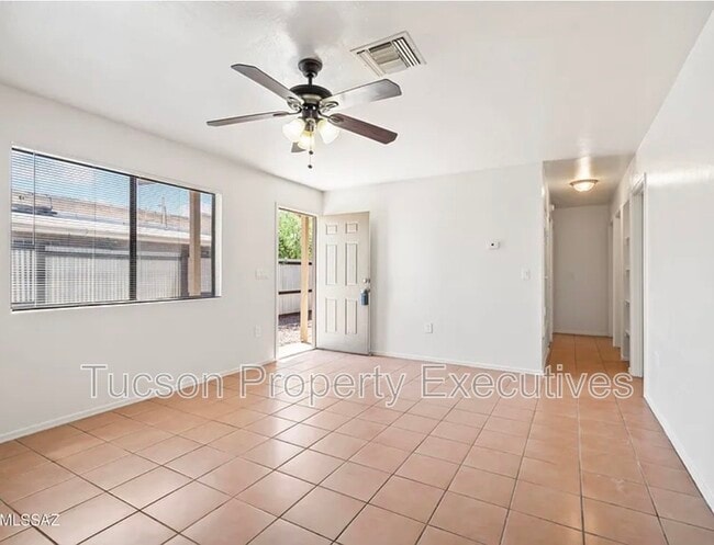 Building Photo - 1107 W Sonora St