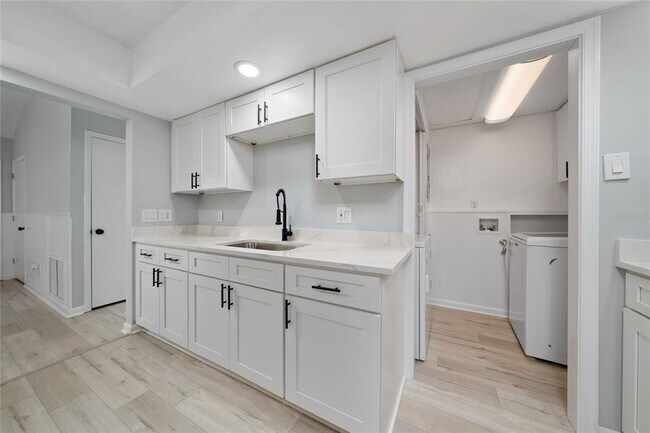 Building Photo - 1034 Falcon St