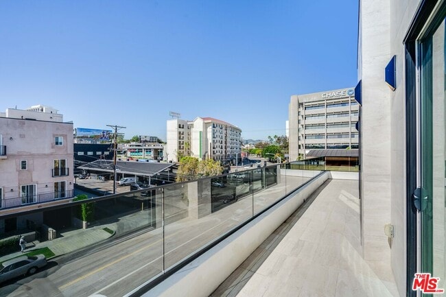 Building Photo - 1414 S Beverly Dr