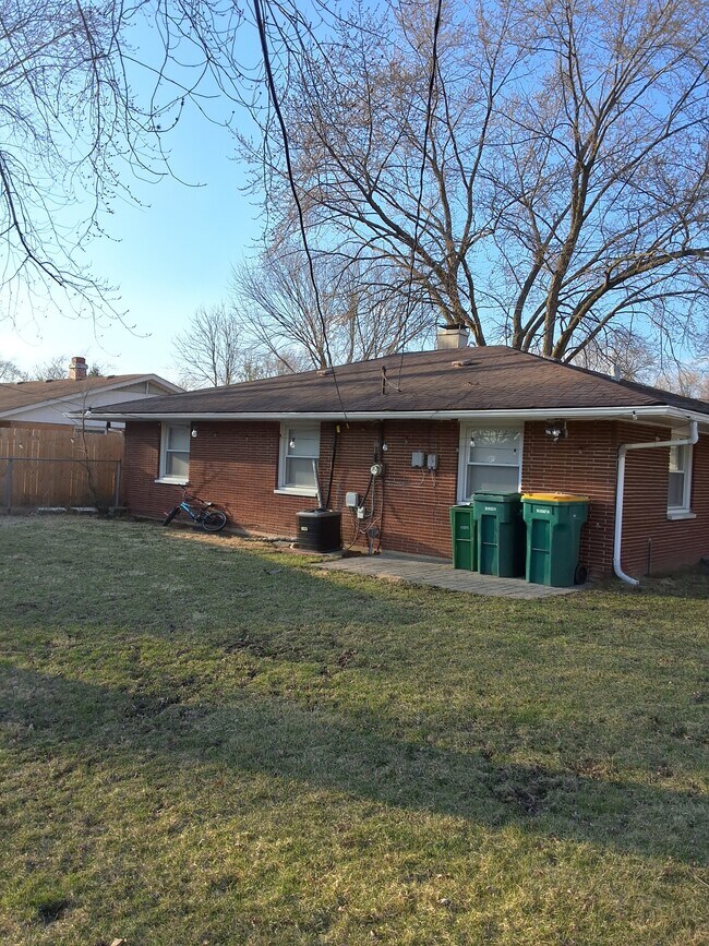 Building Photo - 2210 Capri Ave