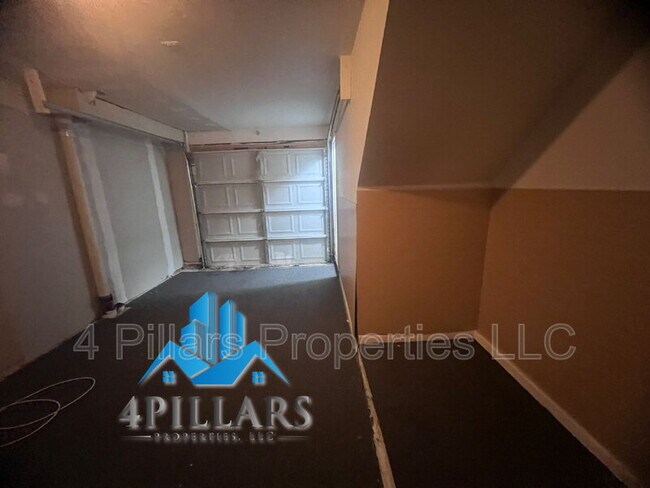 Building Photo - 403 Kenwood St