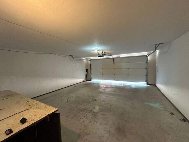 Building Photo - Expansive House in the Monclair Village, Q...