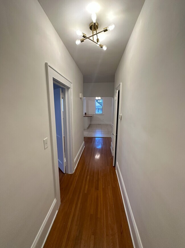 Building Photo - 605 Lamar Ave