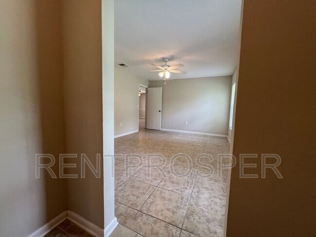 Building Photo - 360 Vincent Dr