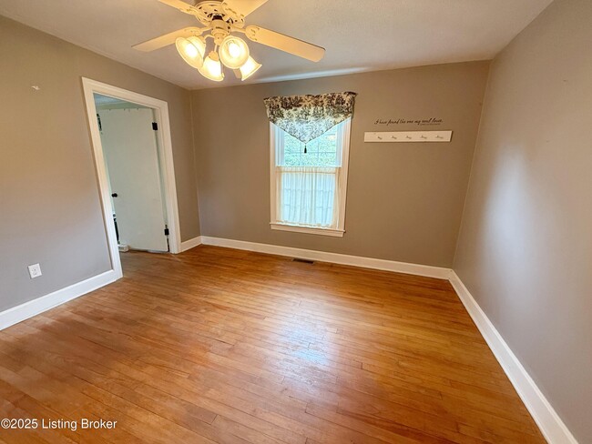 Building Photo - 1445 Campbellsville Rd