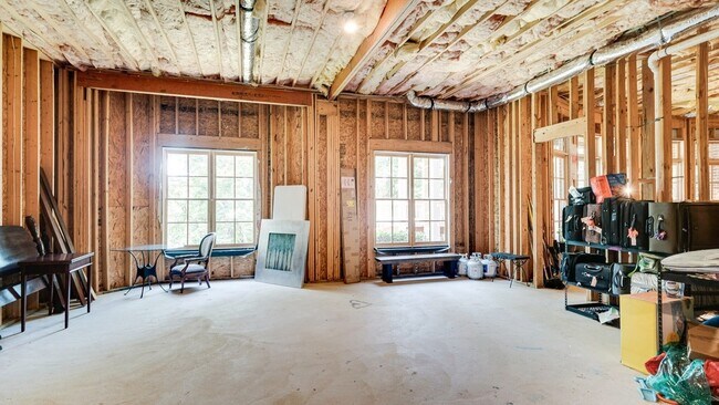 Building Photo - 12 Medalist Ct