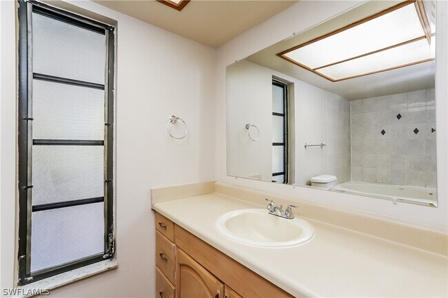 Building Photo - 3802 SW 7th Ave