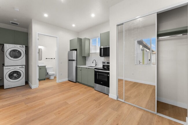 Building Photo - 2735 Broadway-7