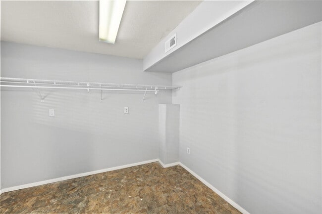 Building Photo - Spacious Split-Level Home with Beautiful Kitchen, Large Deck, and Fully Fenced Yard