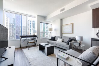 Building Photo - 15566 NE 22 Pl