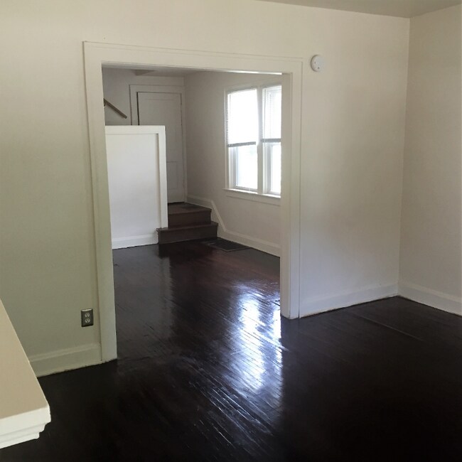 Building Photo - 57 W Lakeview Ave