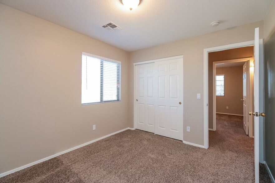 Building Photo - 3855 W Belle Ave