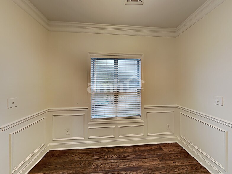 Building Photo - 2080 Lily Valley Dr