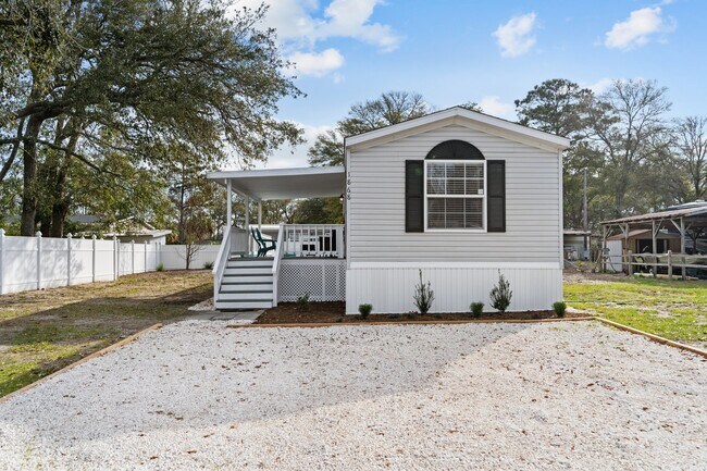 Building Photo - 1868 W Long Acres Dr SW