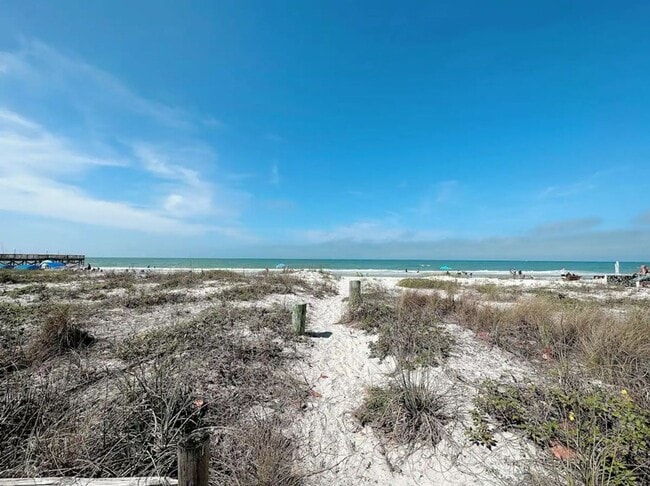 Building Photo - Beach Cottage Studio