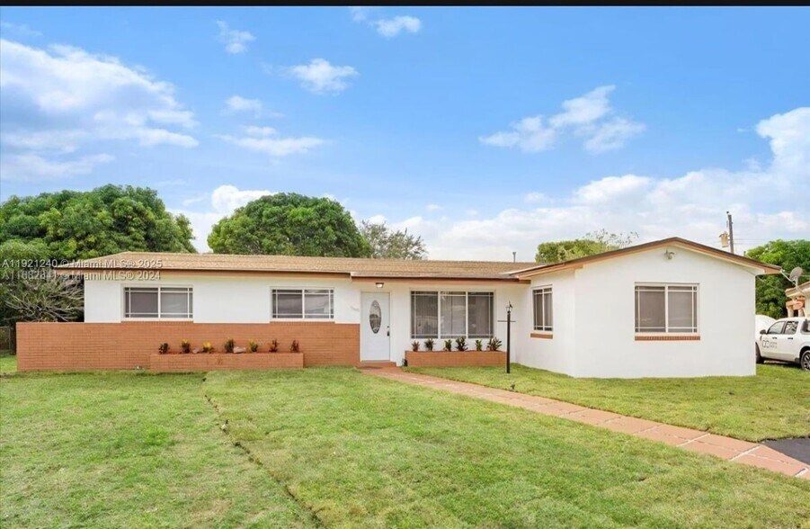Building Photo - 7160 SW 5th Ct