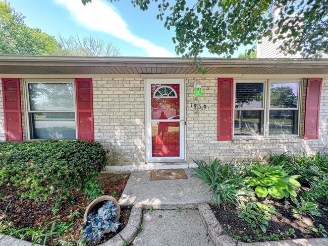 Building Photo - 1559 Summerhill Dr