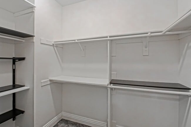 Building Photo - NICELY REMODELED, 2BR2.5BA, 1700 SQ FT CON...