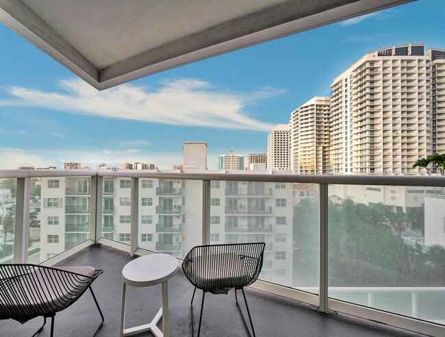 Building Photo - 3101 Bayshore Dr