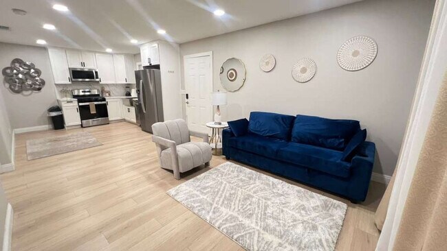 Building Photo - 321 W Park Ave