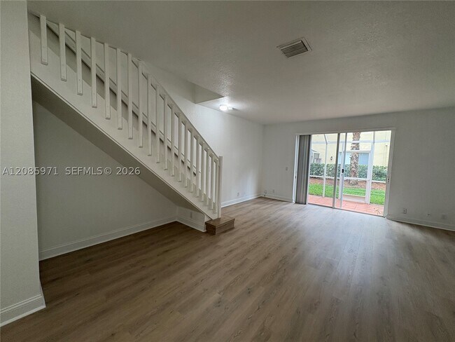 Building Photo - 2208 Ensenada Terrace