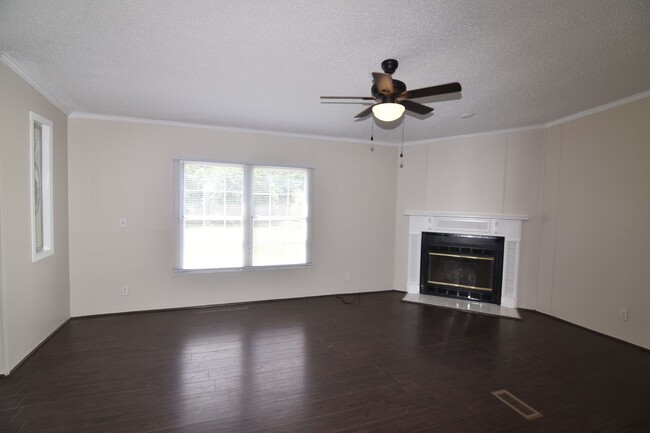 Building Photo - Spacious 3-Bed, 2-Bath Manufactured Home o...