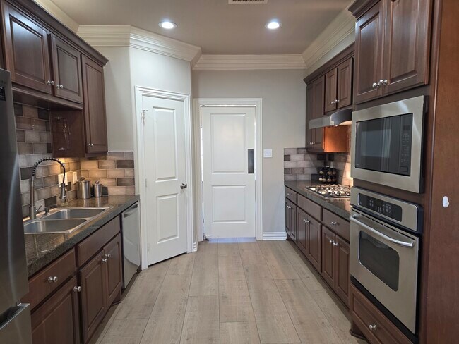 Building Photo - 14454 Summerleaf Ln