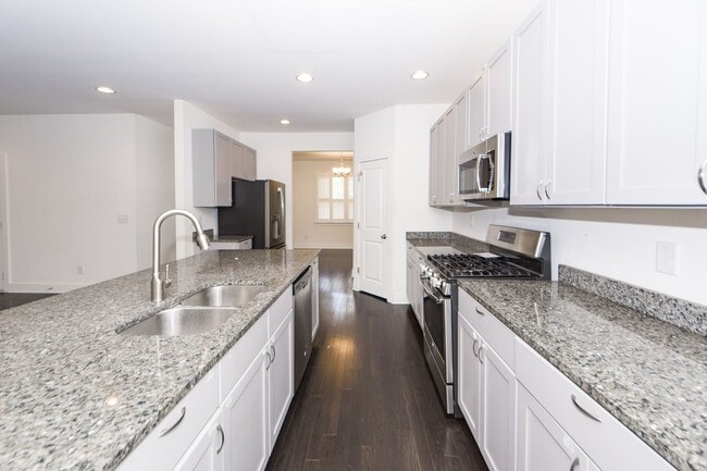 Building Photo - 4 Bedroom 3.5 Bath House in Lawton Park - ...
