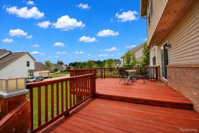 Building Photo - 4890 Spring Meadow Dr