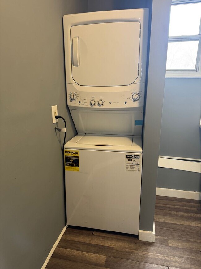 Building Photo - 2 Walnut Street