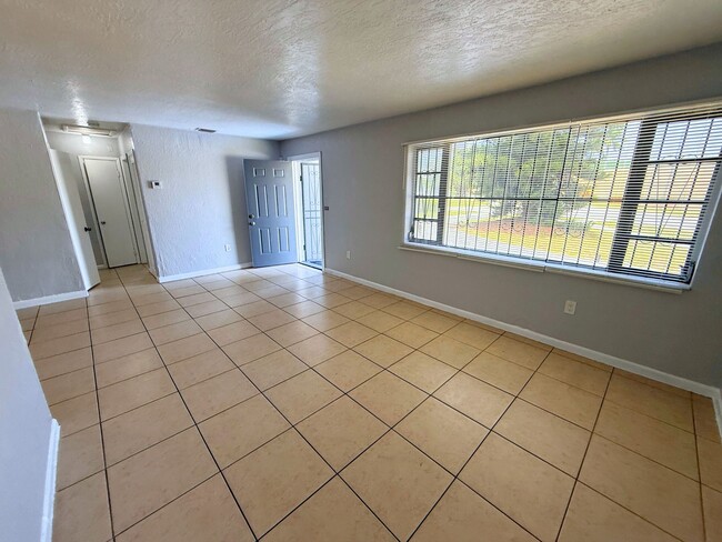 Building Photo - 930 NW 176th Terrace