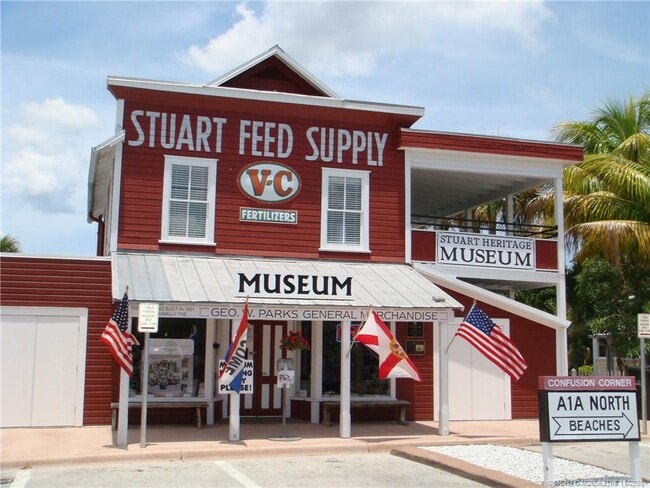 Building Photo - 813 E 13th St