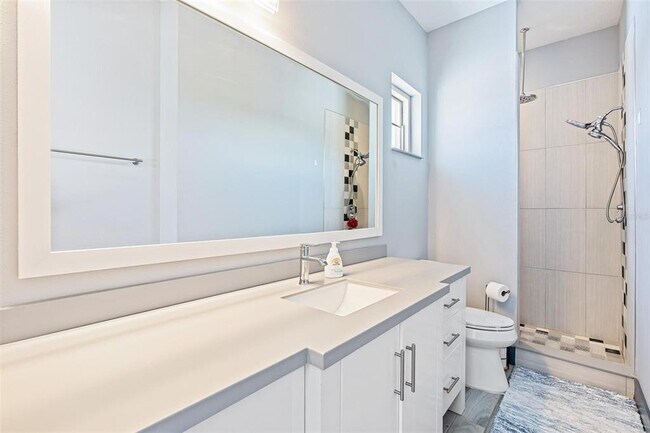 Building Photo - 701 E 3rd Ave