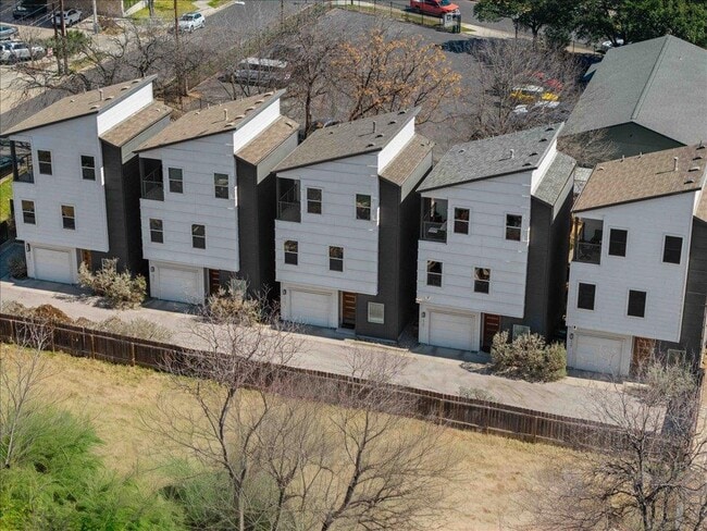 Building Photo - 2305 Coronado St