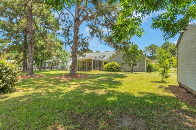 Building Photo - Charming 3BR Ranch Style Home on Quiet Cut...