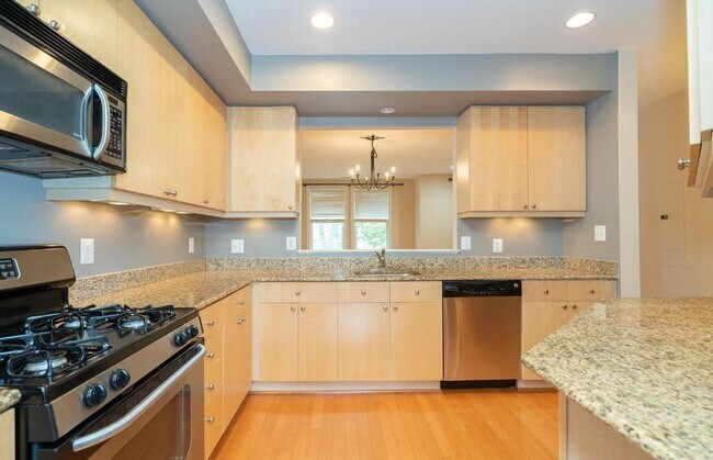Building Photo - 1354 Monroe St NW