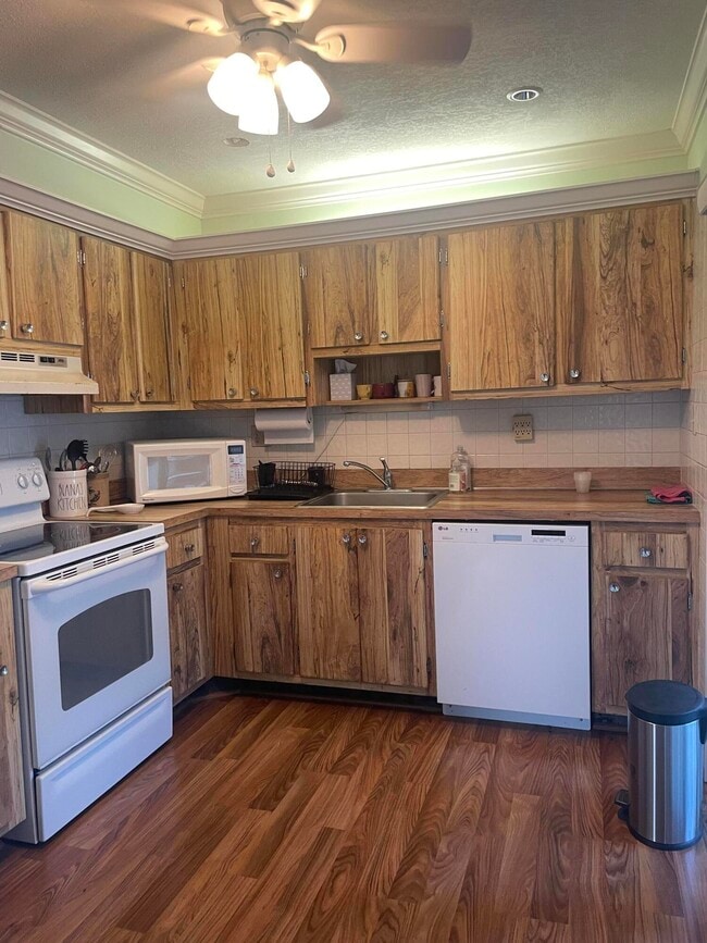 Building Photo - 523 Piedmont K