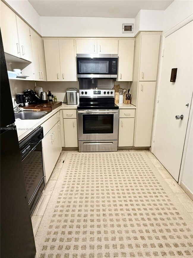 Building Photo - 5 Island Ave