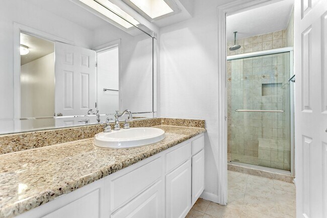 Building Photo - Updated 4-Bedroom, 2-Bath Home in RISD