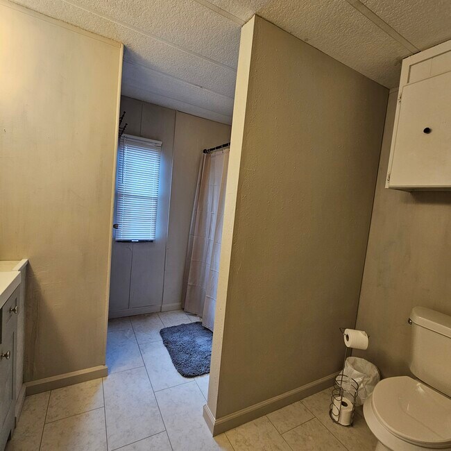 Building Photo - 801 N Hale Ave