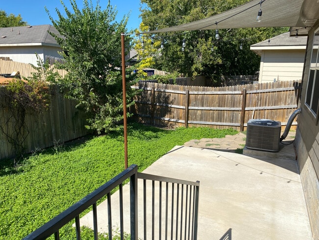 Building Photo - Room in House on Tilmon Ln