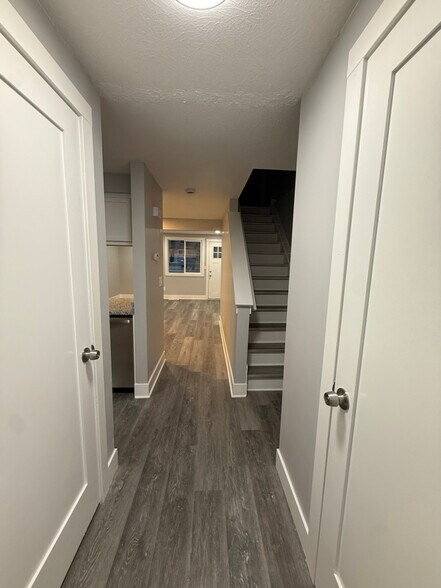 Building Photo - 3974 Lake Run Blvd