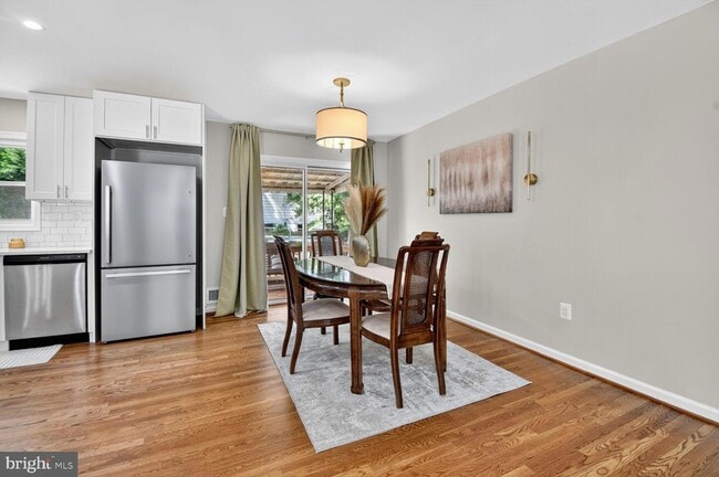 Building Photo - 6801 Trowbridge Pl